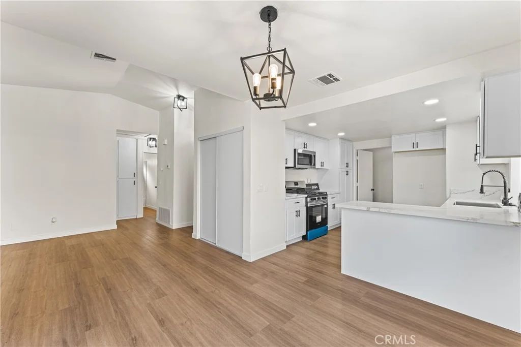 Photo of 1002 E Avenue J6 Avenue
