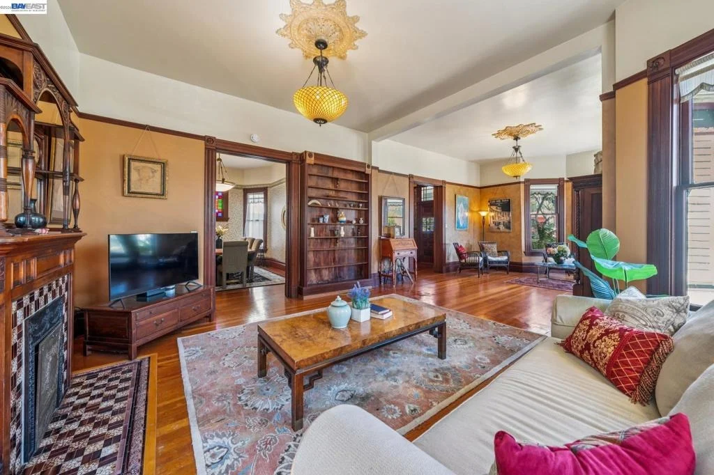 Photo of 2242 San Antonio Ave