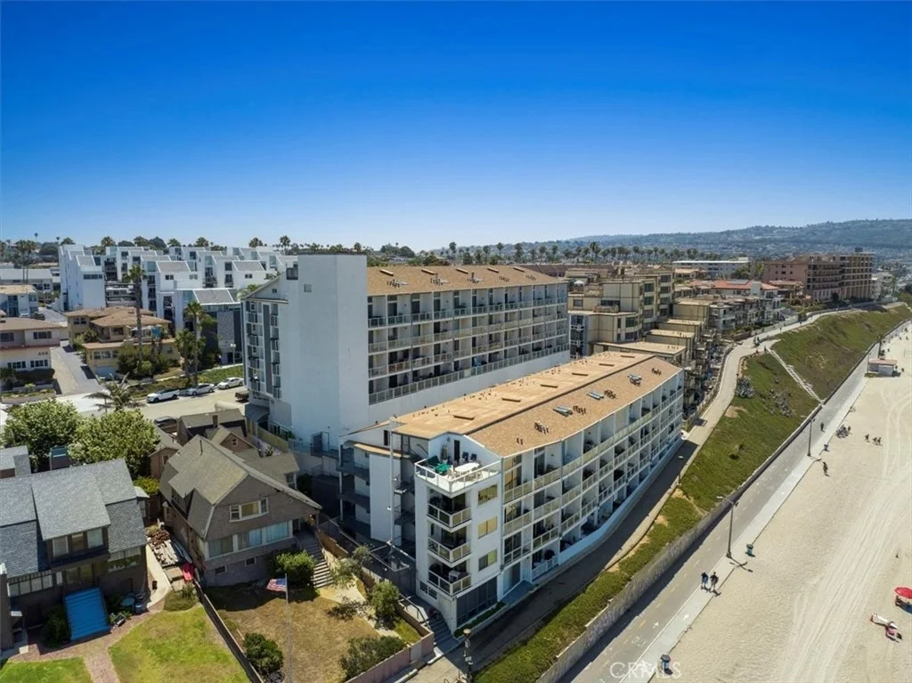 Photo of Unit 504 at 615 Esplanade