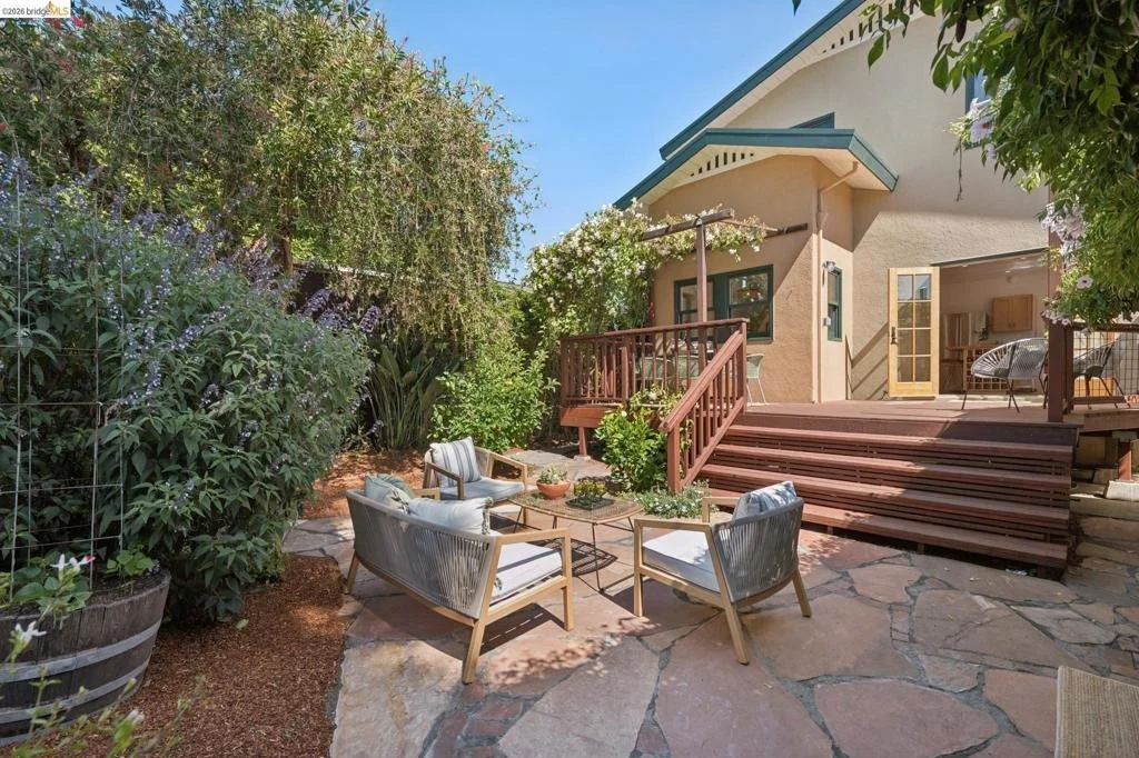 Photo of 1645 Capistrano Ave