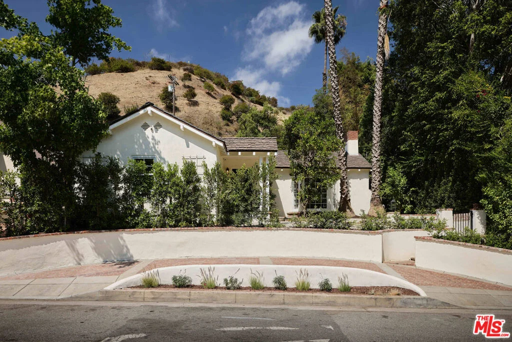 Photo of 1654 N Beverly Drive