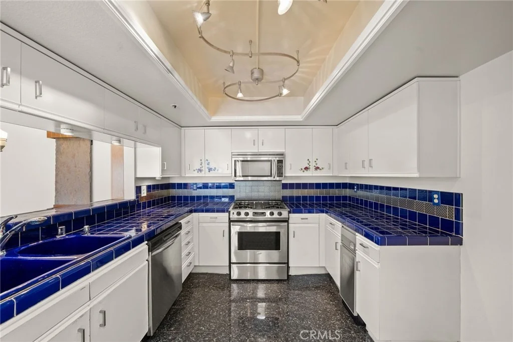 Photo of Unit 302 at 35 Linden