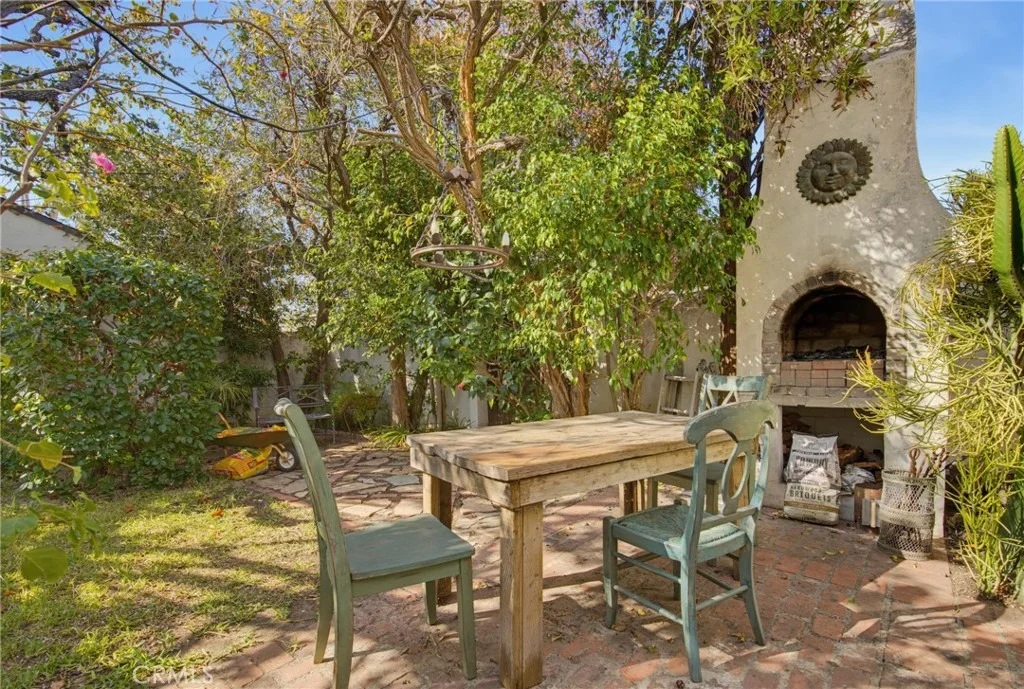 Photo of 2243 Cloverfield Boulevard