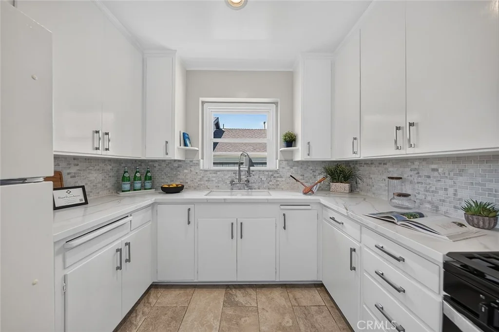 Photo of 735 Los Altos Avenue