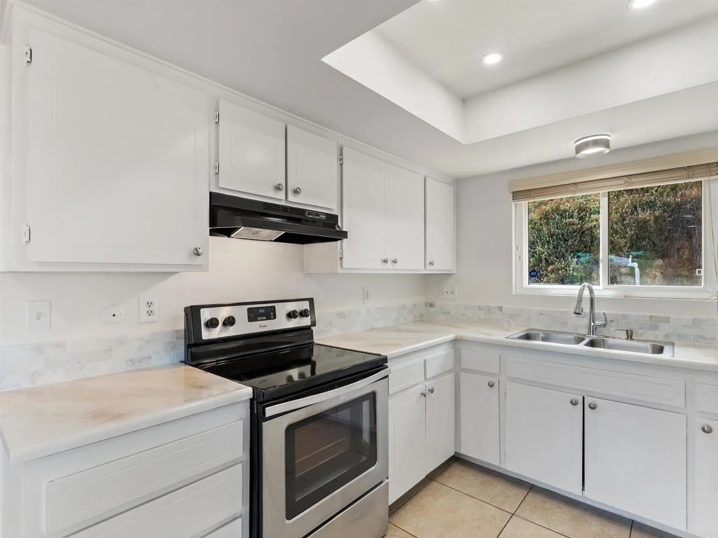 Photo of 2443 Helix Street