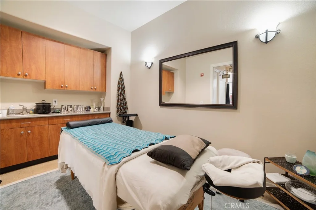 Photo of 370 Irvine