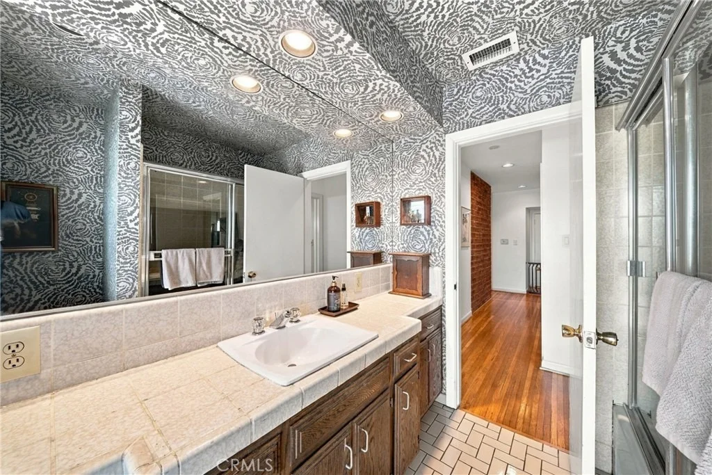 Photo of 5919 Hill