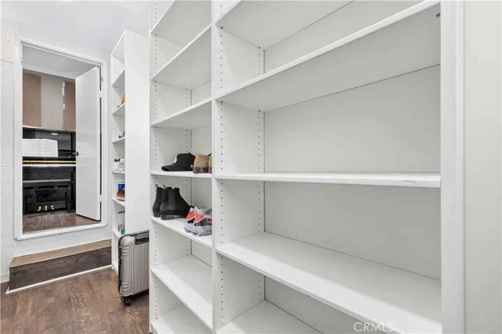 Photo of 1358 Justin