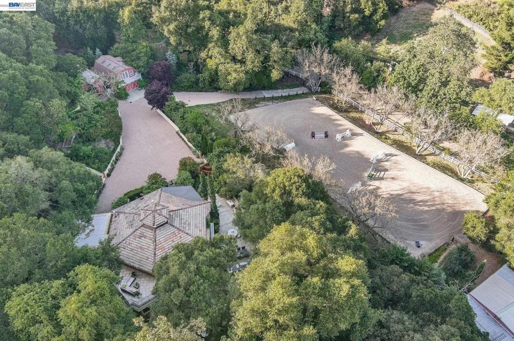 Photo of 35671 Palomares Rd