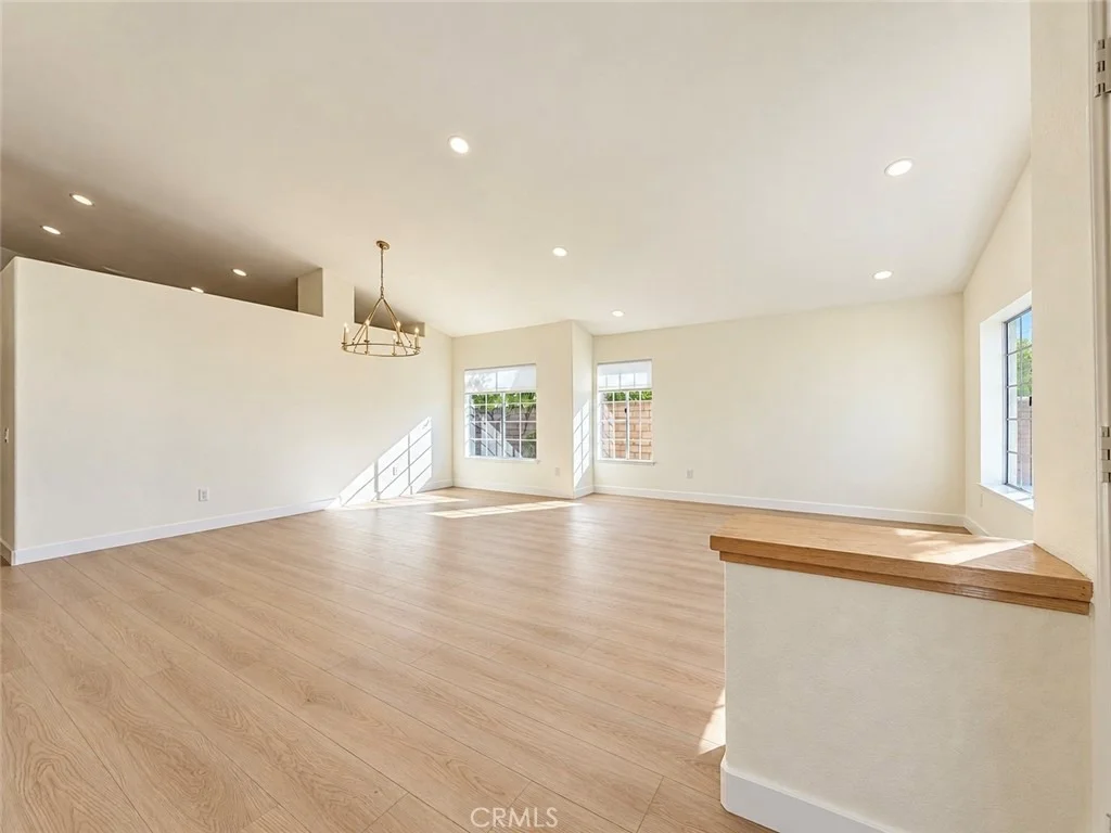 Photo of 35584 Larkspur