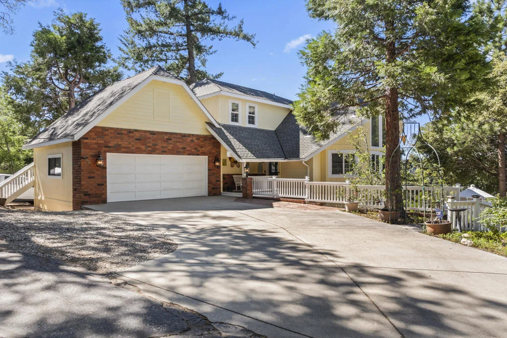 Photo of 692 Zurich Drive