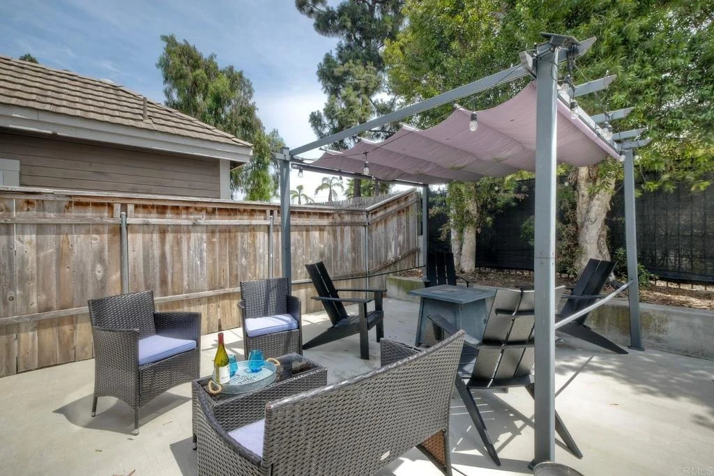 Photo of 975 Rose Arbor Drive