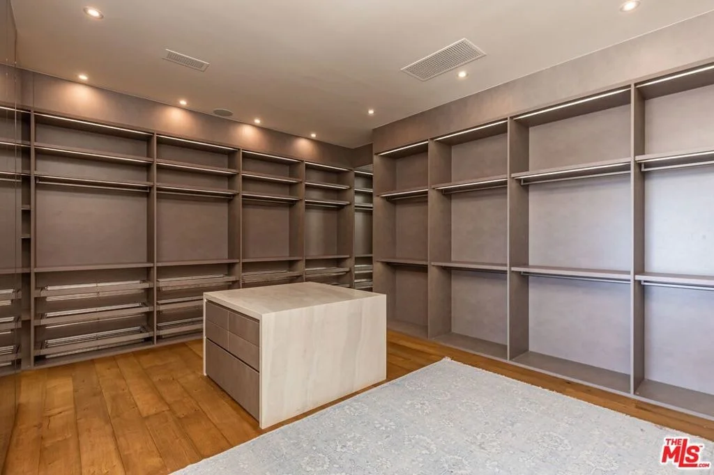 Photo of 2571 Wallingford Drive