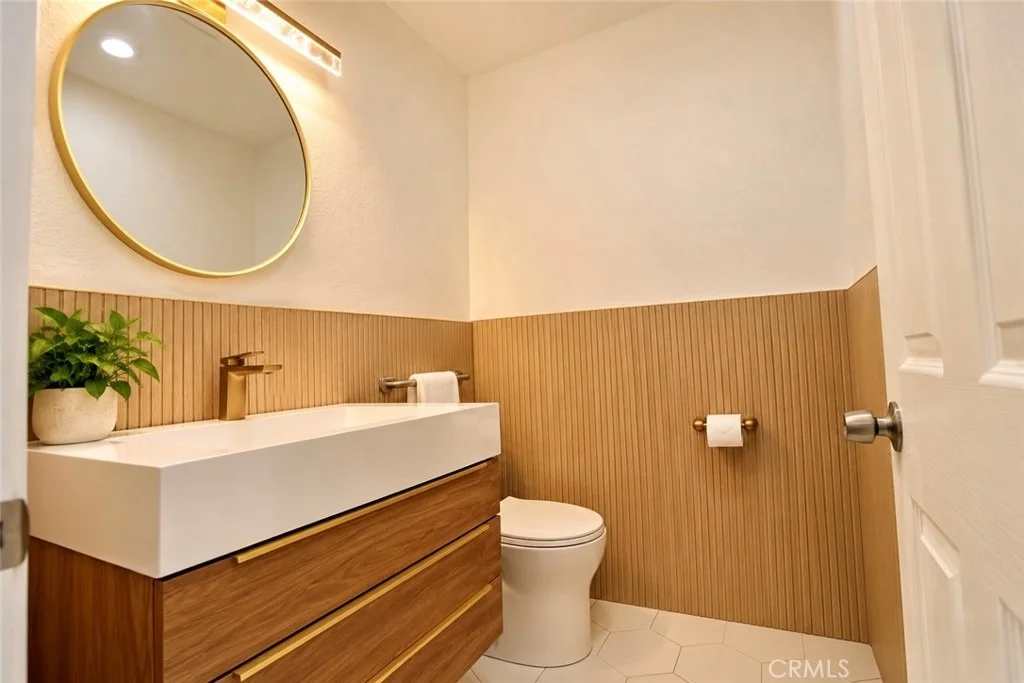 Photo of 17841 Collins