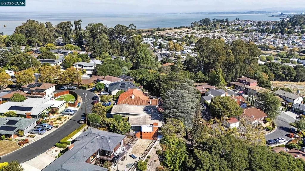 Photo of 557 Summit Dr