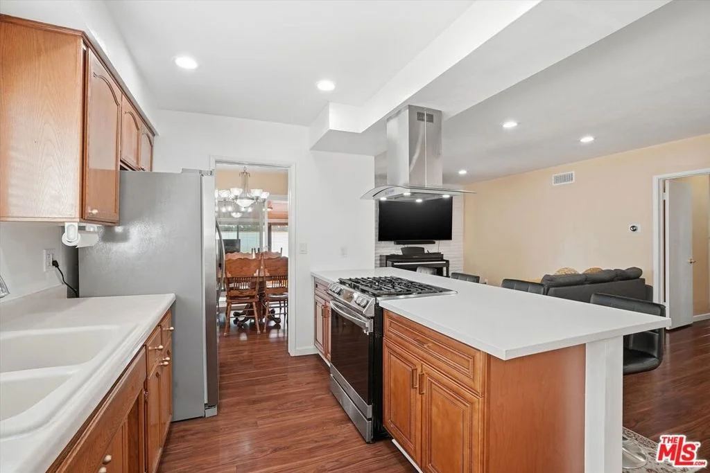 Photo of 1412 W Baker Avenue