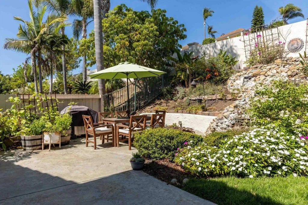 Photo of 2852 Avenida Valera