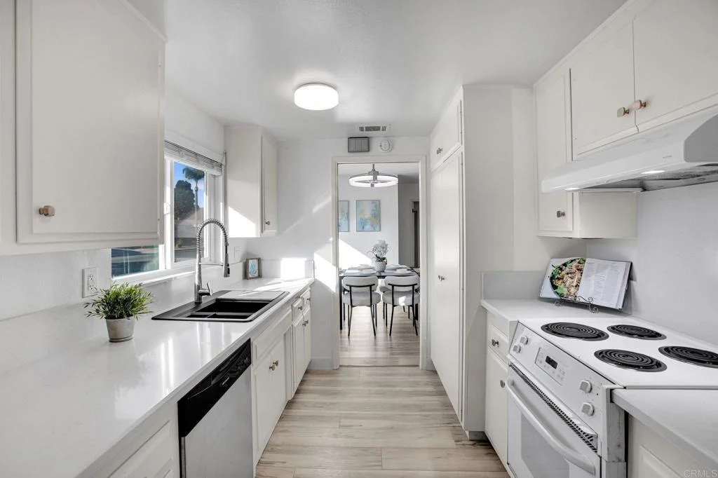 Photo of 959 La Tierra Drive