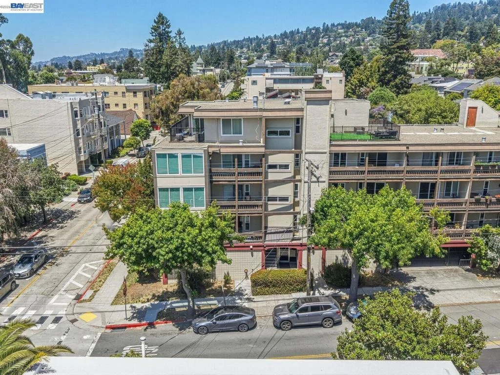 Photo of Unit 2 at 2201 Virginia St