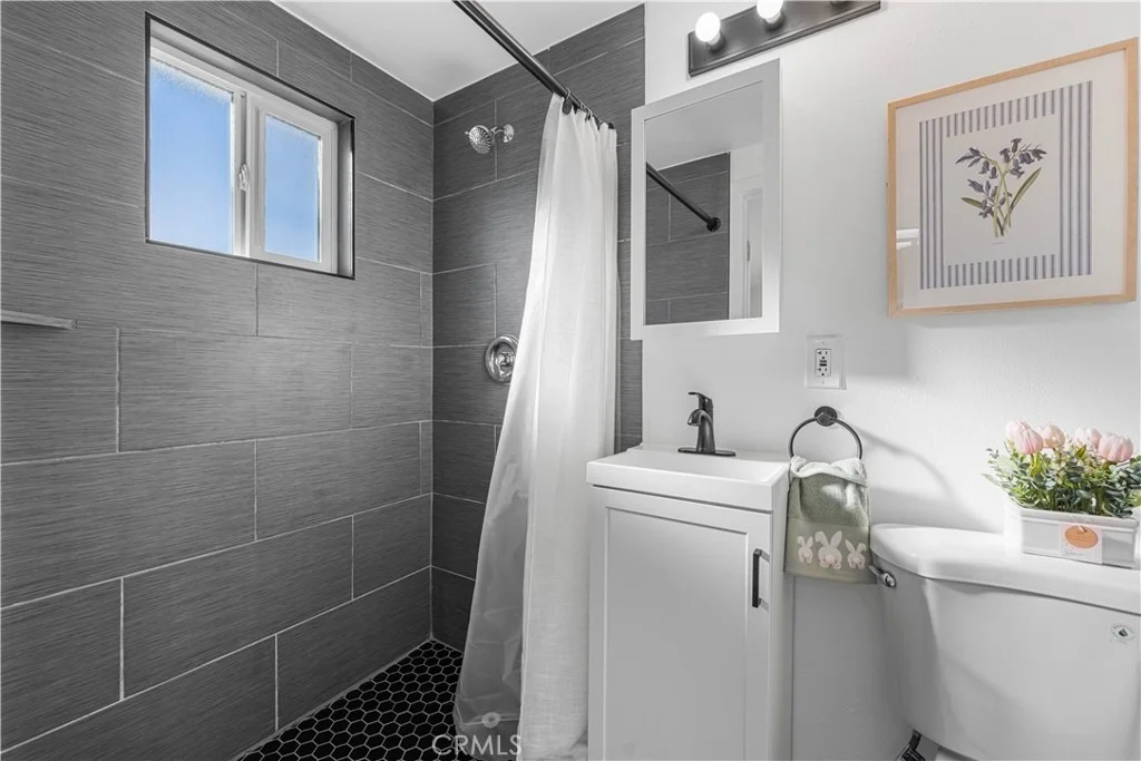 Photo of 44745 3rd E