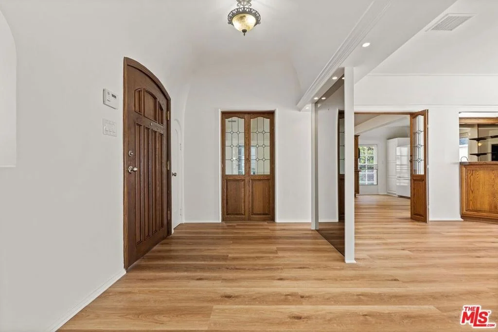 Photo of 512 N Elm Drive