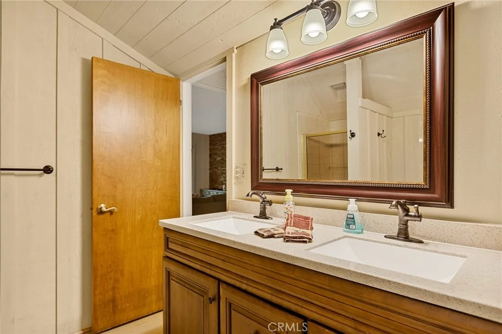 Photo of 824 Oakmont Lane
