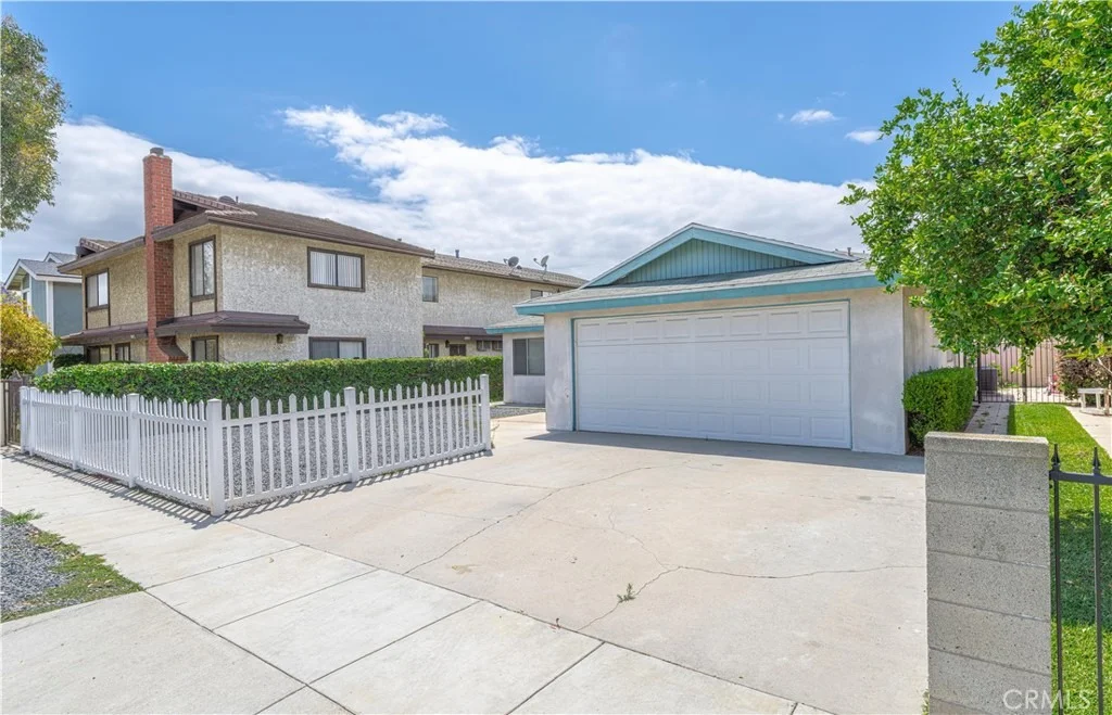 Photo of 10921 Walnut