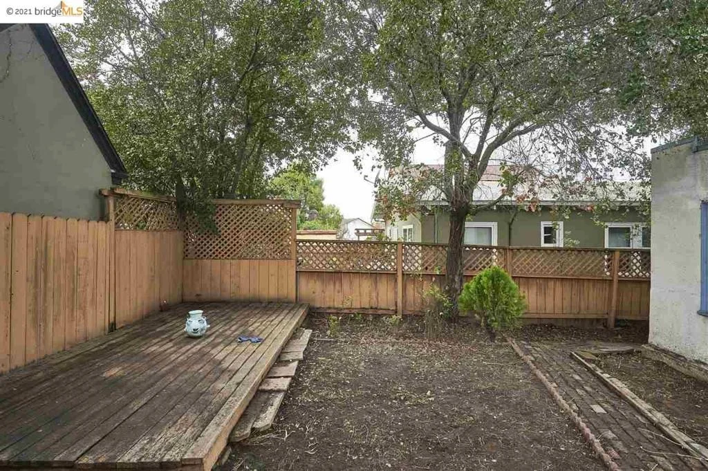 Photo of 877 Alma Pl