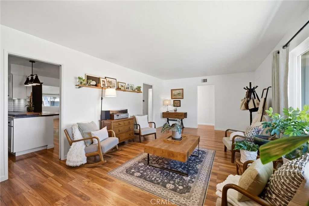 Photo of 8755 Delano