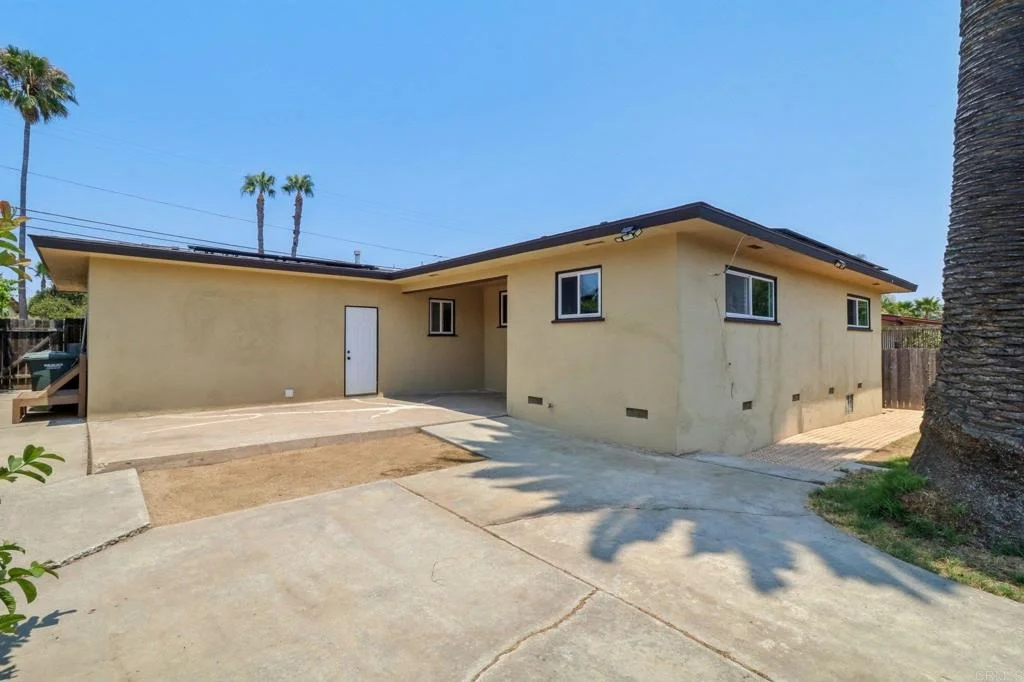 Photo of 915 Crest View Dr