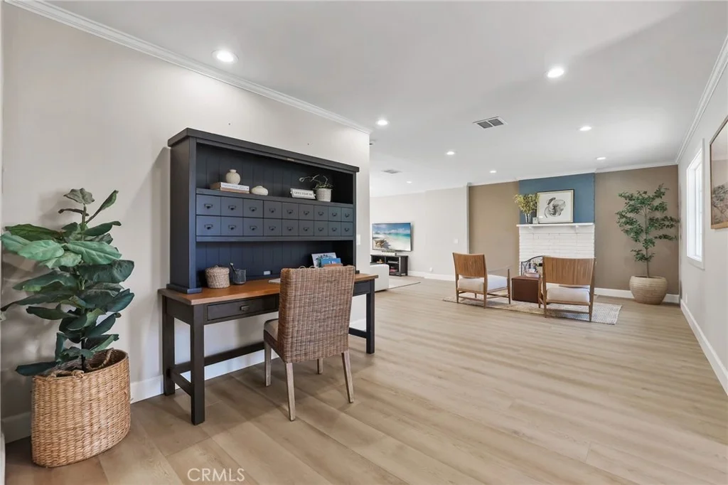 Photo of 2114 Ostrom