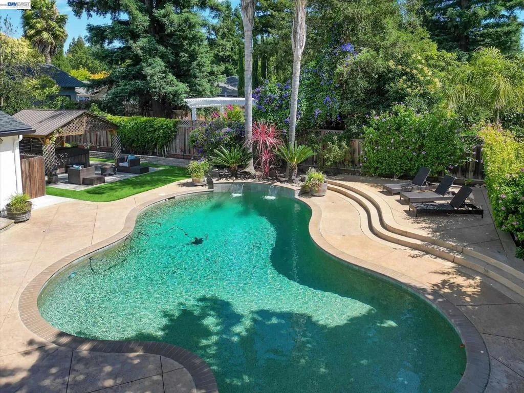 Photo of 3445 Claridge Dr