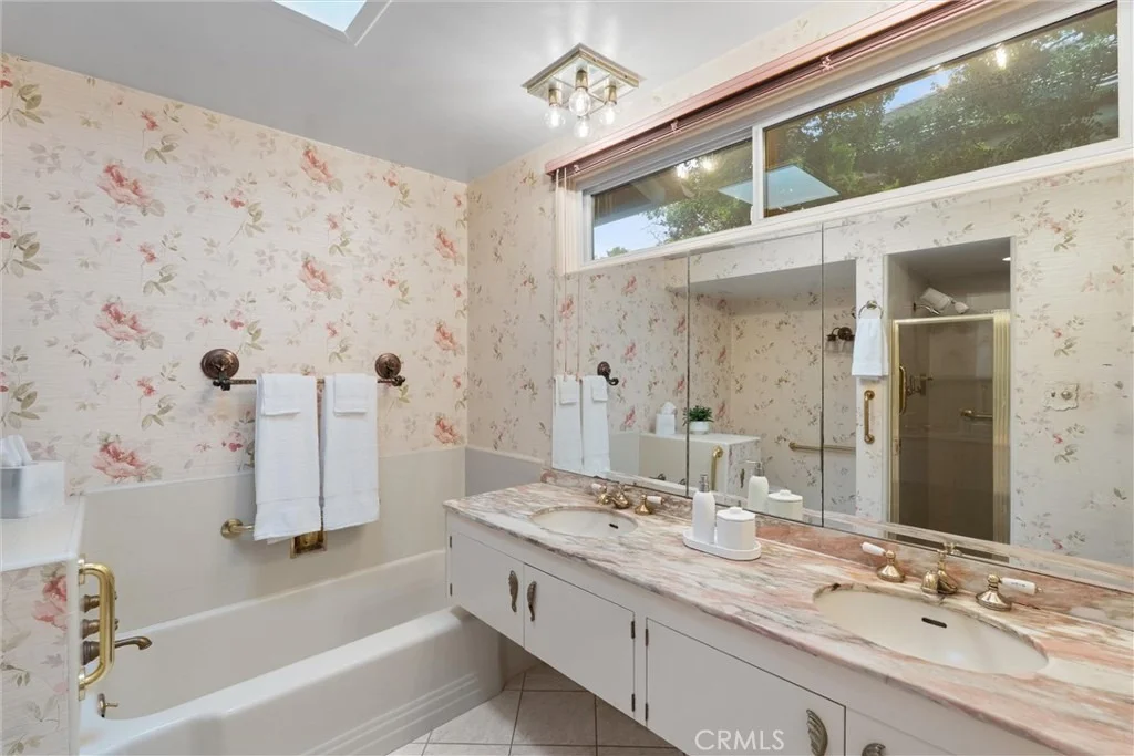 Photo of 1455 La Perla