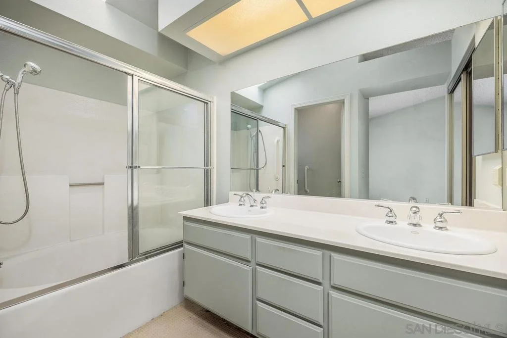 Photo of 5220 Mandarin Dr.