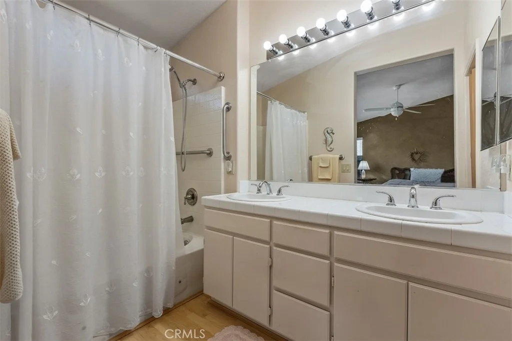 Photo of 4933 Lake Shore Court