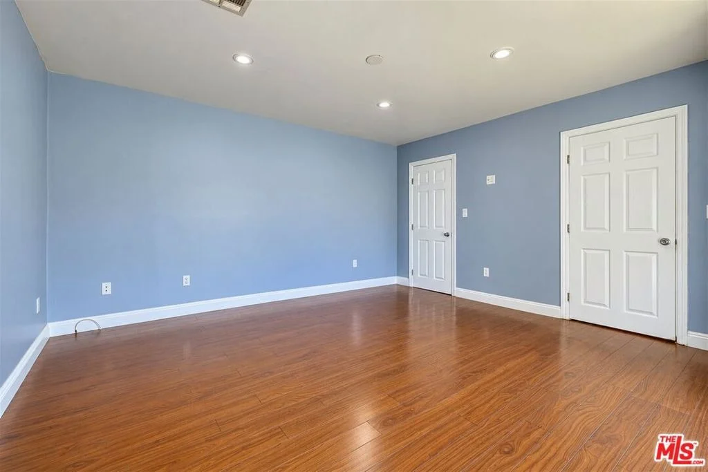 Photo of 512 E Tujunga Avenue