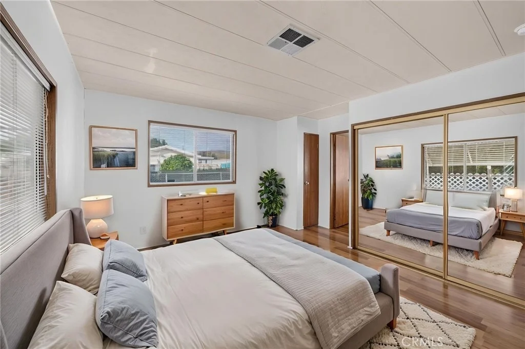 Photo of 1650 Sonora