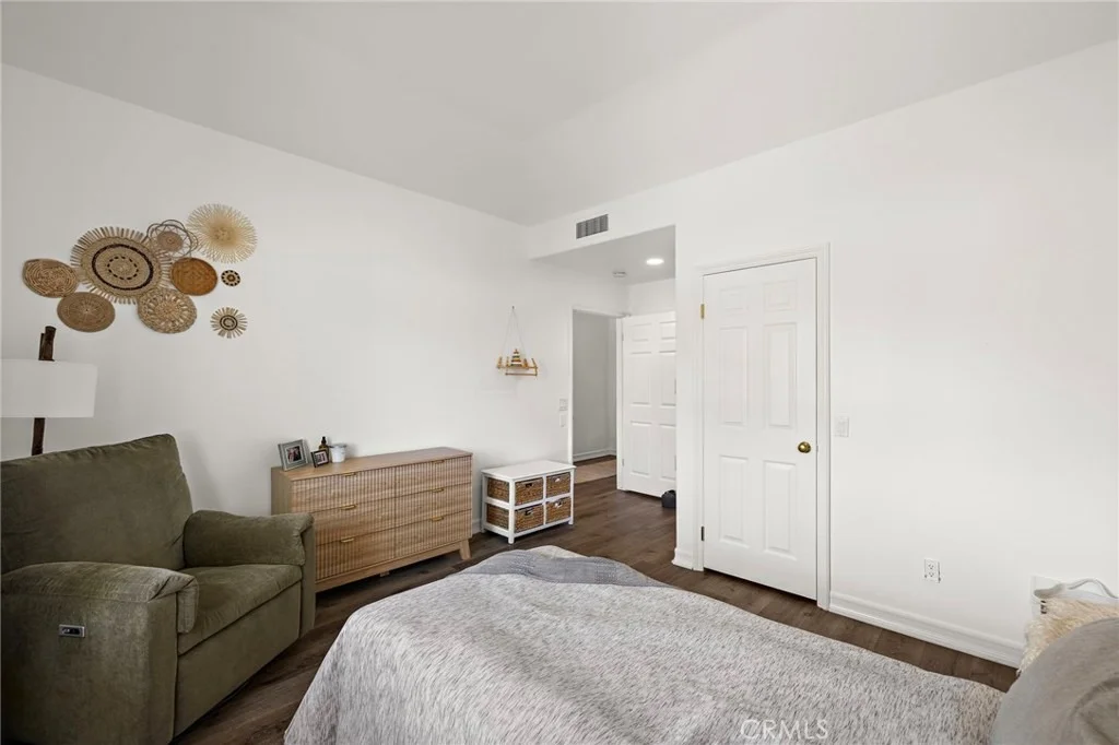 Photo of 1582 White Alder
