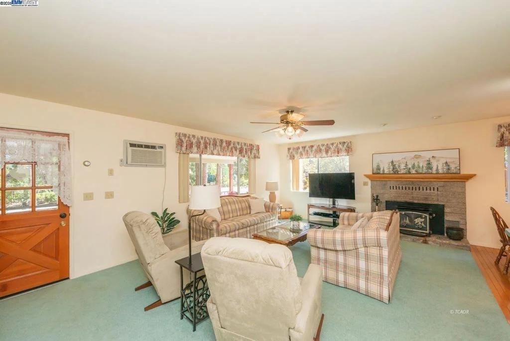 Photo of 230 Lakeview Dr.
