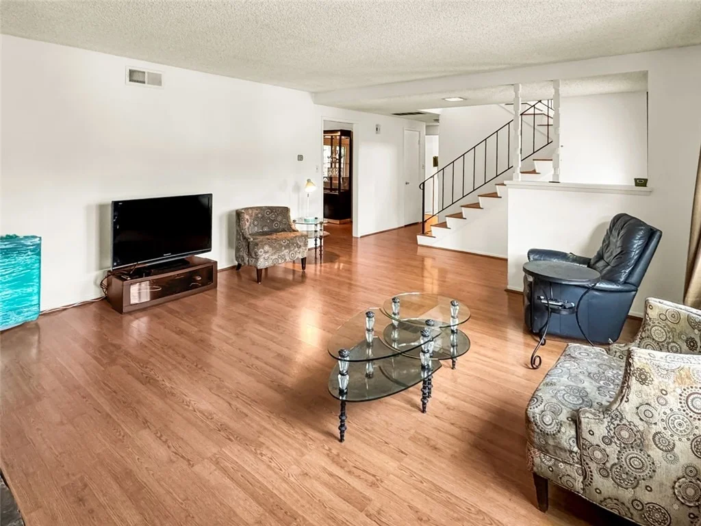 Photo of 10415 Valley View Avenue