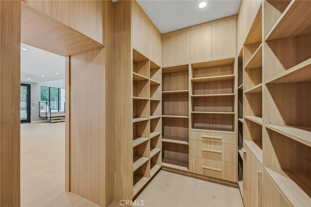 Photo of 4331 Alonzo