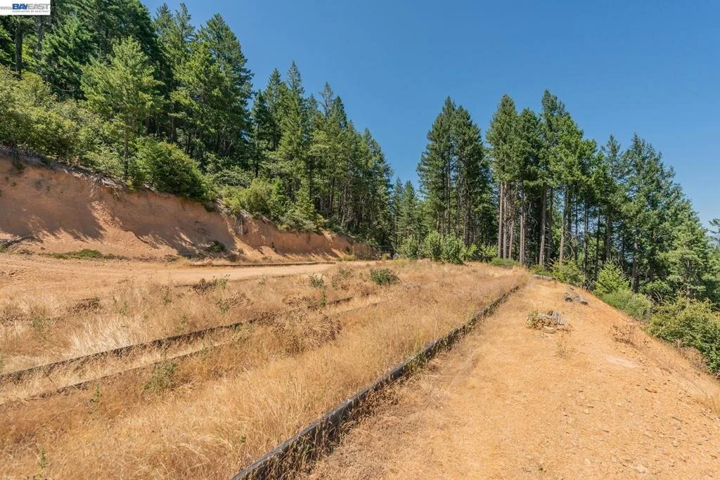 Photo of 190 Moore Gulch