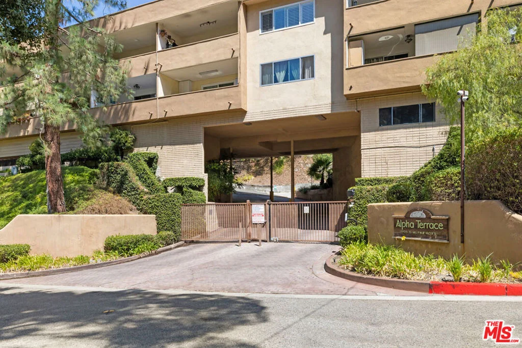 Photo of Unit 323 at 1935 Alpha Road