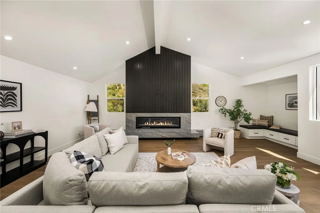 Photo of 3566 Beverly Glen