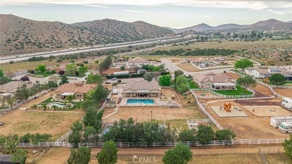 Photo of 33442 Desert Road