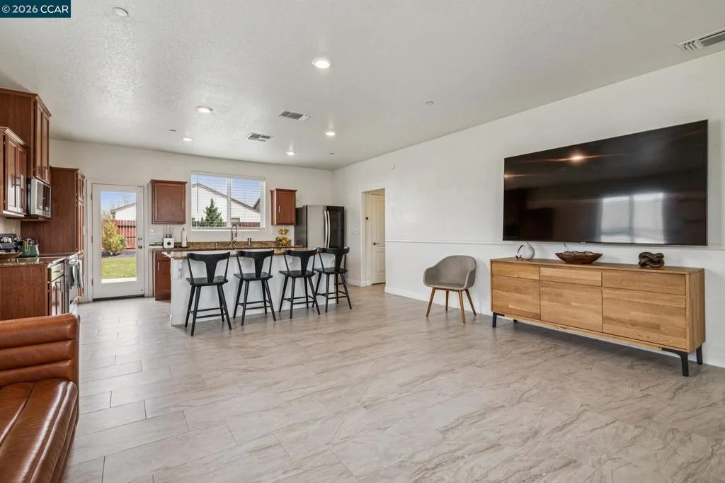 Photo of 4748 Beacon Way