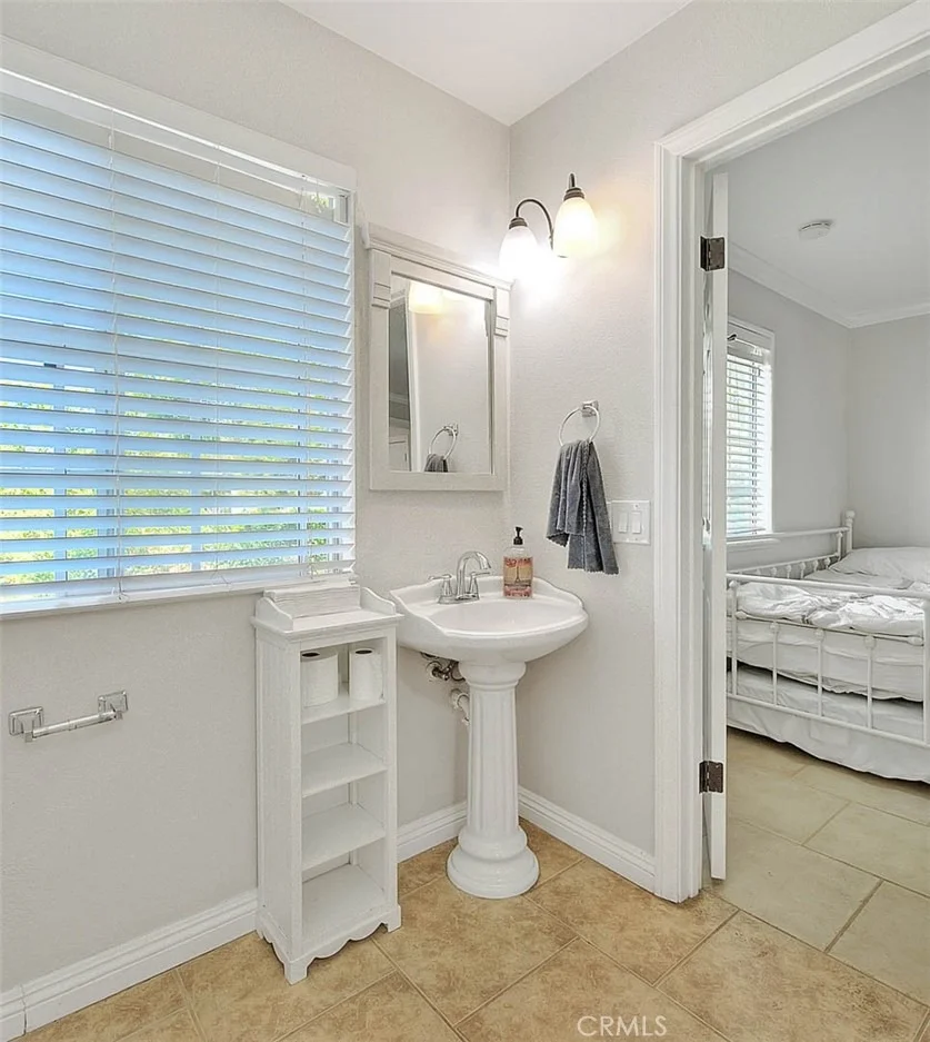 Photo of 750 Jericho