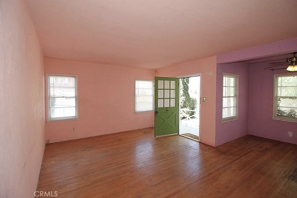 Photo of 100 E Desert View