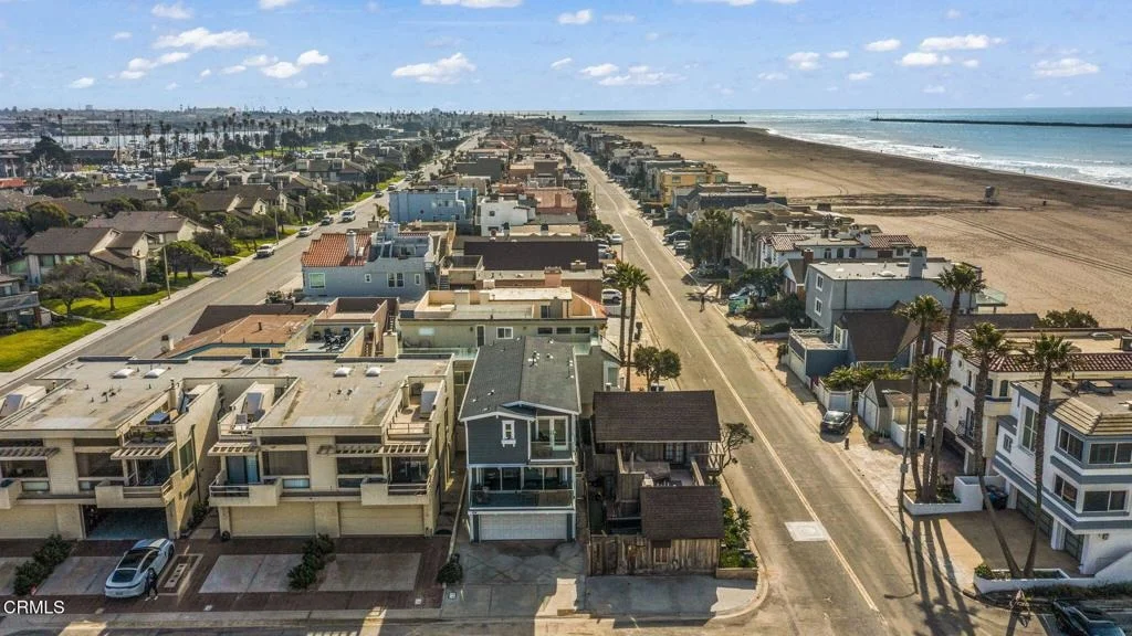 Photo of 104 La Brea Street