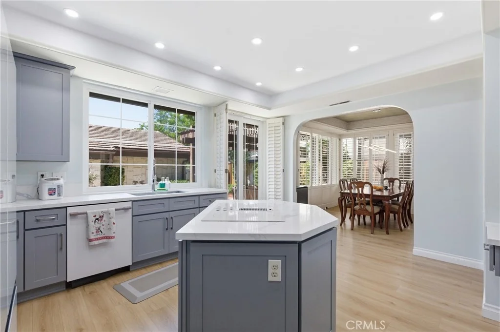 Photo of 651 Edith